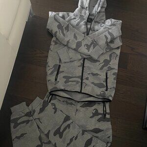 NEVER WORN. GREY CAMOUFLAGE TRACK SUIT SIZE LARGE.